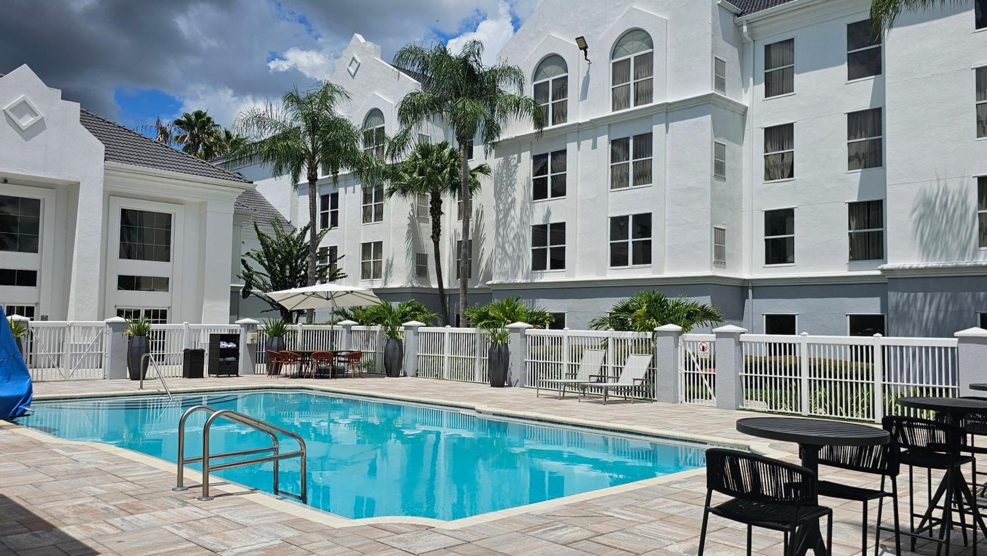 Surestay Plus By Best Western Orlando Lake Buena Vista Exterior photo